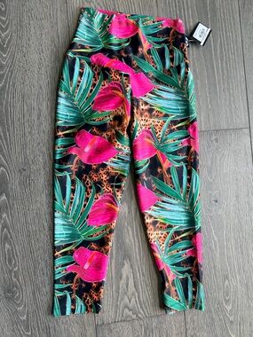 Exotica R2W Wednesday Performance High Waisted Capri Crop Legging Size Small